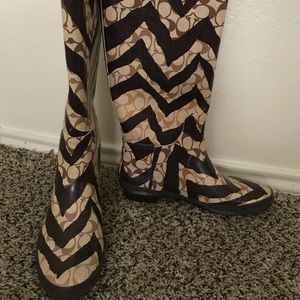 Rain boots - like new